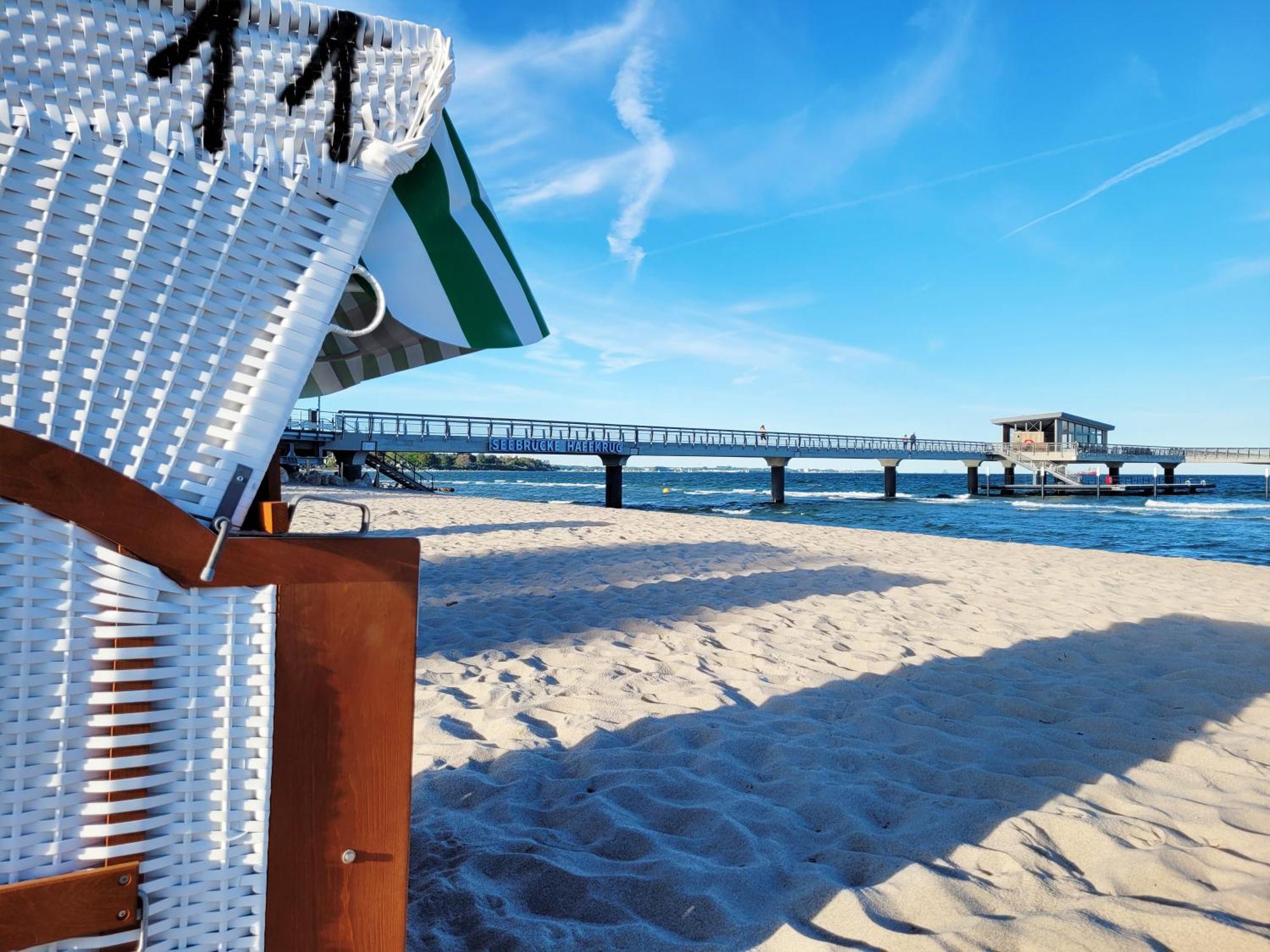Gemuetliche & Moderne Ferienwohnung - Nur 7 Gehminuten Vom Strand Entfernt, Inklusive Parkplatz Und Gartenzugang シャルボイツ エクステリア 写真